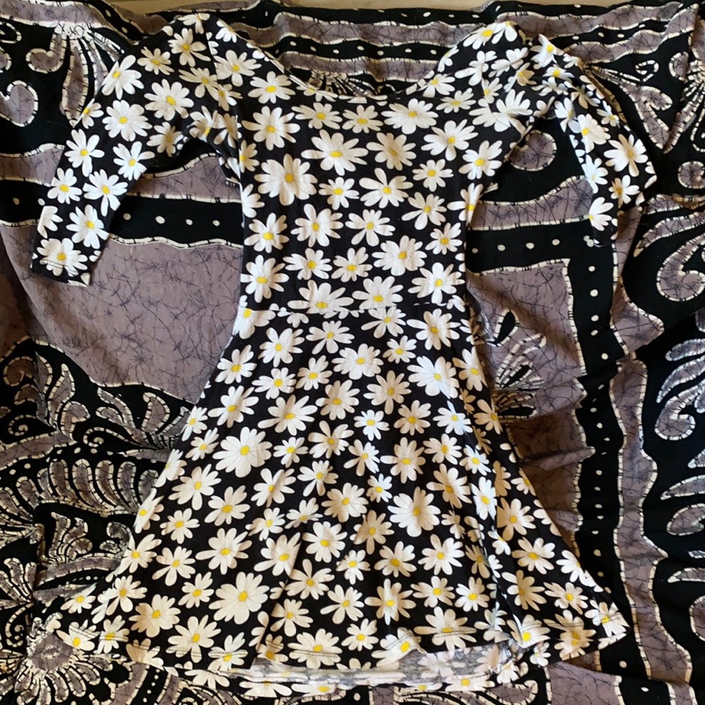 Size small daisy dress